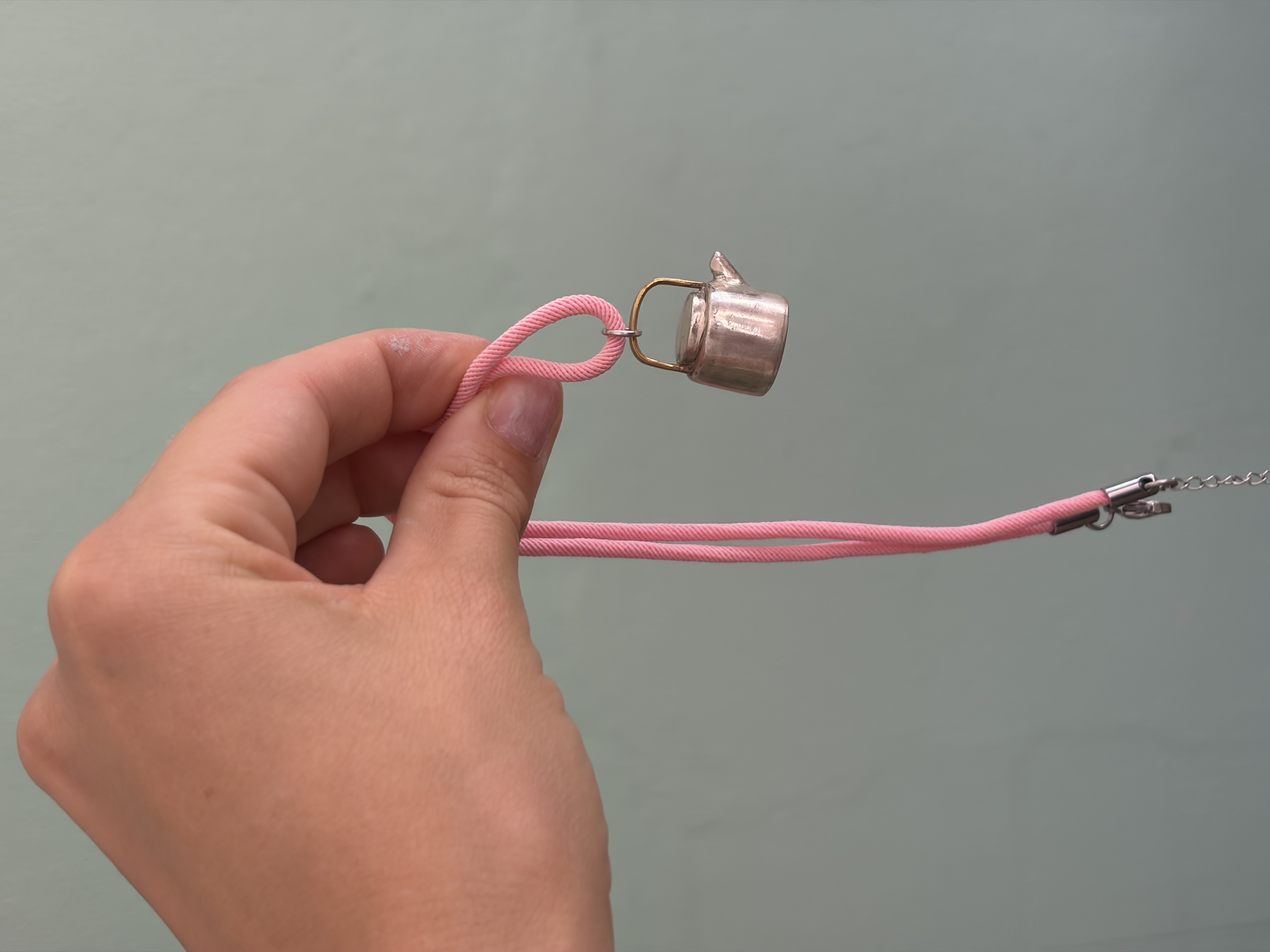 Teapot amulet 